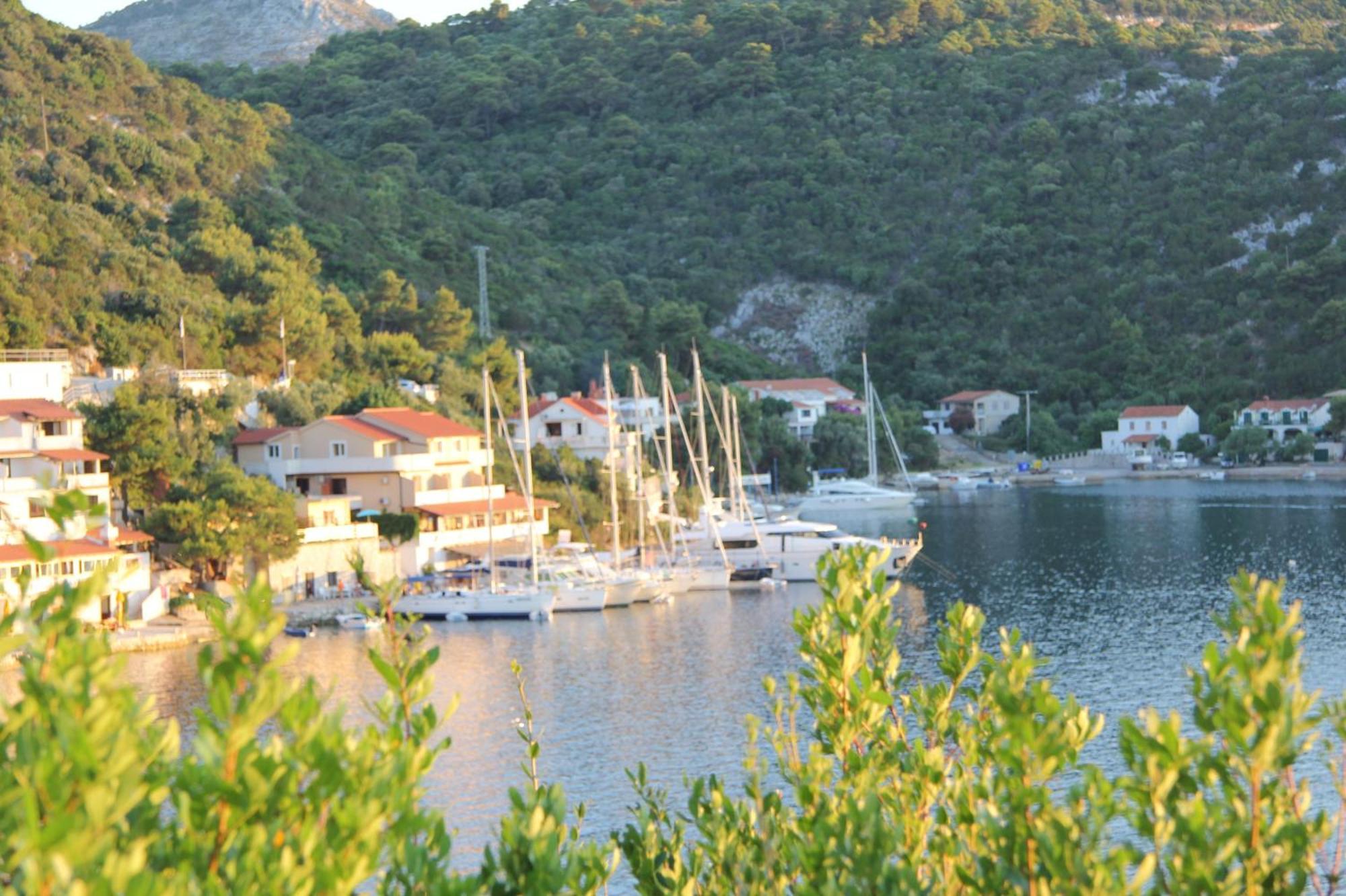 Accommodation Triton Lastovo Exteriér fotografie